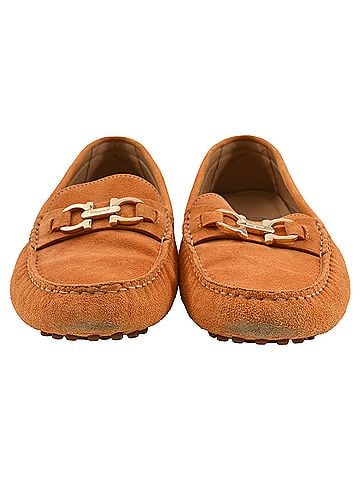 Salvatore Ferragamo Salvatore Ferragamo Gancini-Plaque Loafers in Brown Suede (view 2)