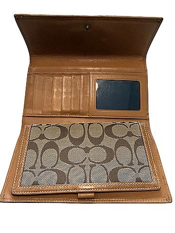 Coach Wallet (view 1)