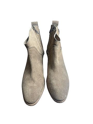 Ugg Kingsburg Ankle Boots (view 1)