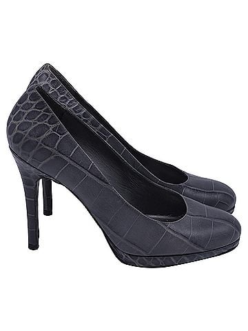 Stuart Weitzman Stuart Weitzman Embossed Pumps in Grey Leather (view 1)