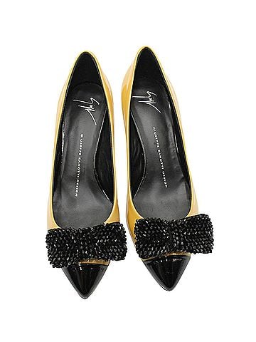 Giuseppe Zanotti Giuseppe Zanotti Embellished Bow Pumps in Yellow Patent Leather (view 2)