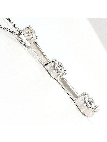 Unbranded 18K (18-karat white gold) necklace with 0.20ct and 0.29ct diamonds, I1 clarity, certificate of authenticity, total weight 2.7g, 44cm length, like new condition. (view 2)