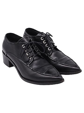 Chanel Chanel Lace-Up Pointed-Toe Oxford Shoes in Black Leather (view 1)