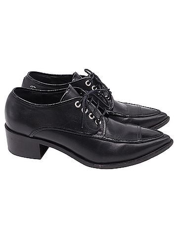 Chanel Chanel Lace-Up Pointed-Toe Oxford Shoes in Black Leather (view 2)