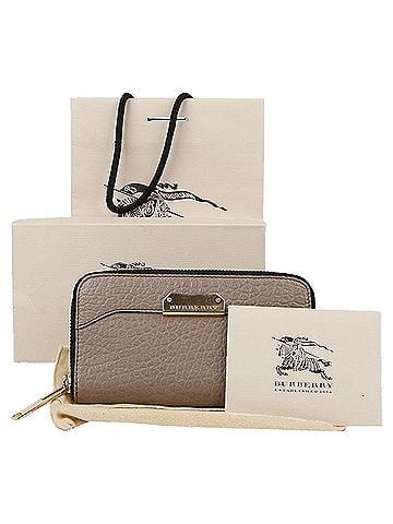 Burberry Metal Logo Zipper Long Wallet (view 1)