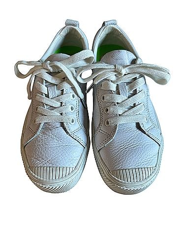 Cariuma Sneakers (view 2)