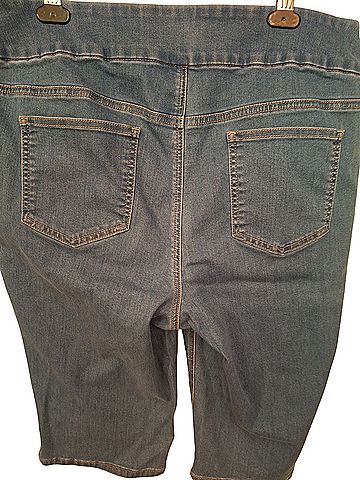 Chico's Perfect Stretch Soft Jeggings Pedal Pusher Denim Shorts (view 2)