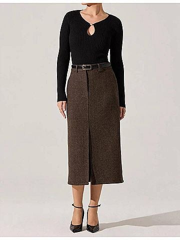 Astr Lynly Ribbed Keyhole Sweater in Black (view 2)