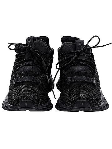 On Cloud Cloudnova Triple Black lightweight running shoe Sneakers (view 2)