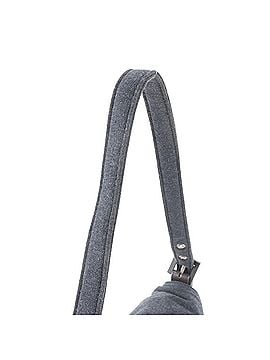 Fendi Mint condition Fendi Mamma Bucket FF leather and canvas shoulder bag/handbag in gray for women. (view 2)
