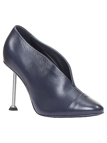 Victoria Beckham Victoria Beckham Pin leather silver nail pumps (view 2)