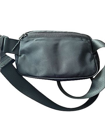 Lululemon Athletica Everywhere Belt Bag Crossbody Bag (view 2)