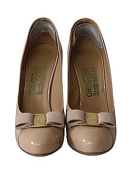 Salvatore Ferragamo Salvatore Ferragamo Vara Bow Platform Pumps in Nude Patent Leather (view 2)