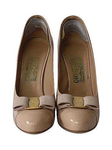 Salvatore Ferragamo Salvatore Ferragamo Vara Bow Platform Pumps in Nude Patent Leather (view 2)