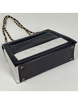 Chanel Chanel logo chain shoulder bag, Matelassé leather, navy and white, for women. (view 2)