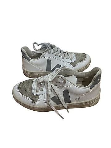 VEJA V 10 Sneakers (view 1)