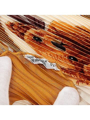 Hermès Confidents Des Coeurs Pleated Silk Scarf (view 2)