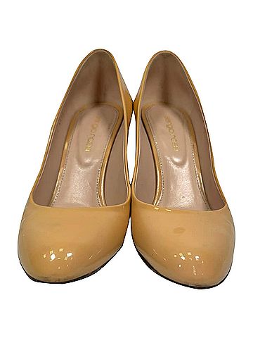 Sergio Rossi Sergio Rossi Pumps in Beige Patent Leather (view 2)
