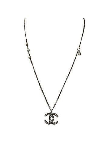Chanel Chanel CC Pearl Crystal Embellished Necklace in Gold Metal (view 2)