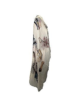 Chanel Chanel Printed Frayed Hem Scarf in Multicolor Cashmere (view 2)