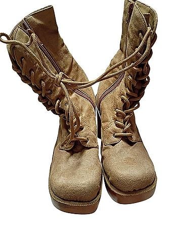 Taunt Boots (view 1)