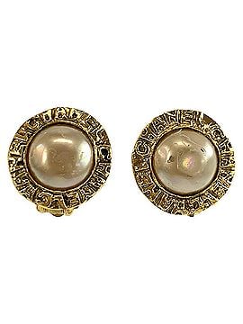 Chanel CHANEL Vintage Round Logo Gold Plated Faux Pearl Earrings for Women (view 1)