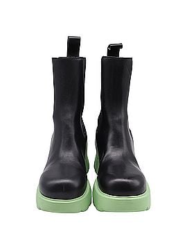 Bottega Veneta Bottega Veneta Flash Boote in Black and Green Leather (view 1)