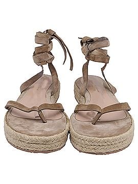 Gianvito Rossi Gianvito Rossi Yasmine Embellished Raffia-Trimmed Sandals in Brown Suede (view 2)
