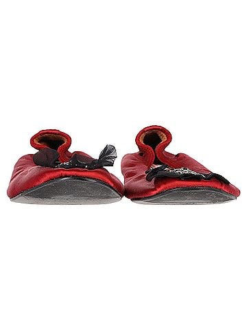 Lanvin Lanvin Brooch-Embellished Ballet Flats in Red Satin (view 2)