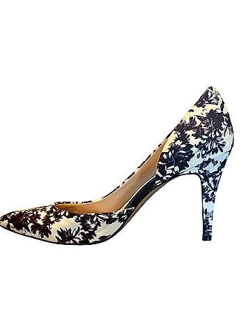 Vince Camuto Vince Camuto Heels (view 2)