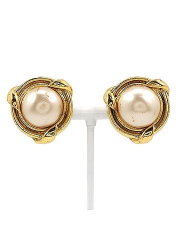 Chanel Chanel vintage earrings, gold plated with faux pearls, item number 93A, approximately 20.3g, women's. (view 1)