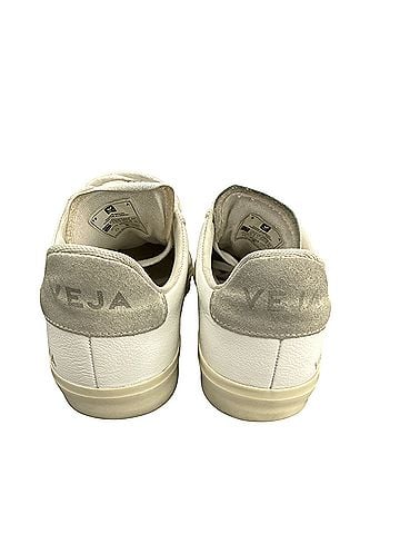 VEJA Sneakers (view 2)