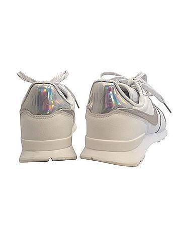 Nike Internationalist SE Sneakers (view 2)