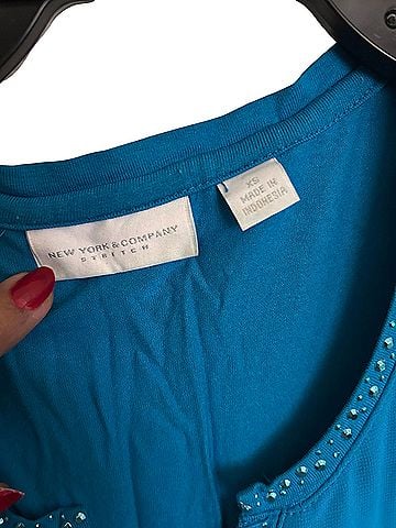 New York & Company Sleeveless Blouse (view 2)