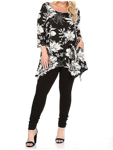 White Mark Plus Size Floral Scoop Neck Tunic Top With Pockets in Black (view 2)
