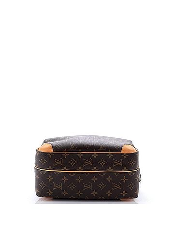 Louis Vuitton Nil Messenger Bag Monogram Canvas 28 (view 2)