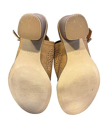 Universal Thread Heels (view 2)