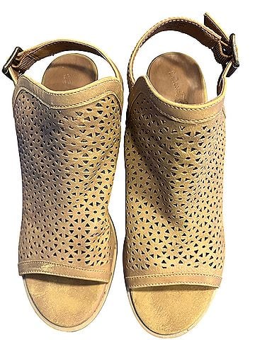 Universal Thread Heels (view 1)