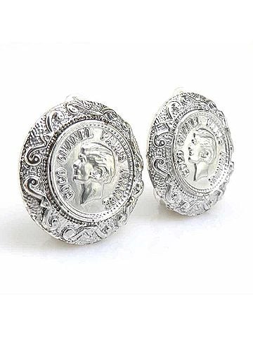 Chanel Chanel Mademoiselle Metal Silver Earrings for Women e62035a (view 2)