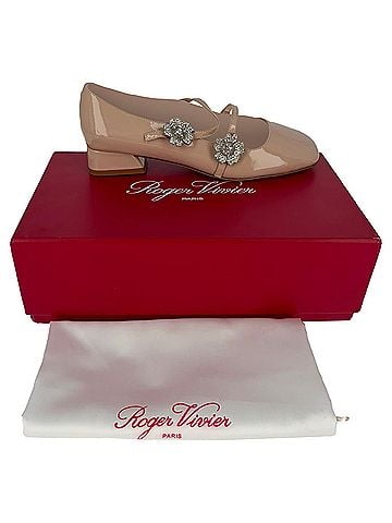 Roger Vivier Roger Vivier Mini Très Vivier Mary Jane Pumps in Beige Patent Leather (view 2)