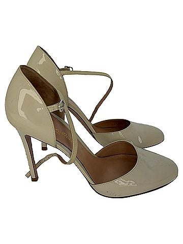 Gianvito Rossi Gianvito Rossi Mary Jane Pumps in Beige Patent Leather (view 1)