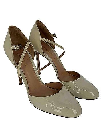 Gianvito Rossi Gianvito Rossi Mary Jane Pumps in Beige Patent Leather (view 2)