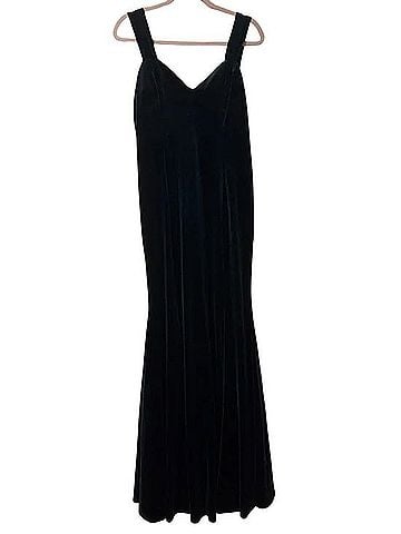 Lulus Deep Green Velvet Maxi Dress Casual Dress (view 1)