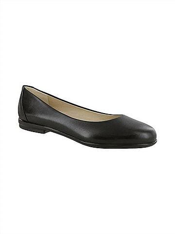 SAS Women's Scenic Ballet Flat in Black (view 1)
