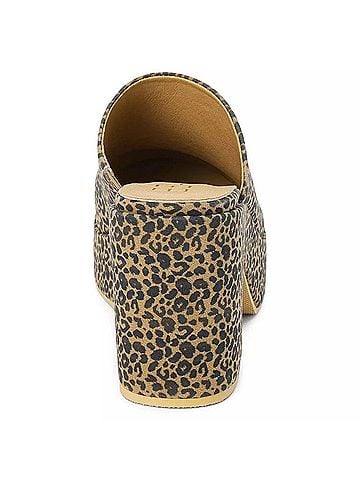 Matisse Women's Jayde Clog in Tan Leopard (view 2)