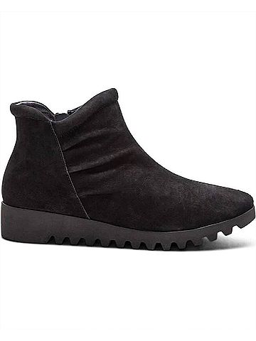 Aetrex Women's Zoey 2 Slip-On Boots in Black (view 1)