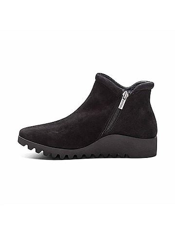 Aetrex Women's Zoey 2 Slip-On Boots in Black (view 2)