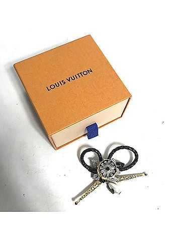 Louis Vuitton LOUIS VUITTON MP2197 Accessory, Faux Pearl, Fleur Bijou, and Rhinestone Brooch, Leather/Metal, Black, Women's (view 2)