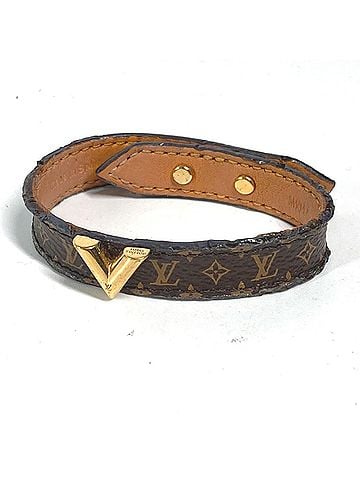 Louis Vuitton LOUIS VUITTON Louis Vuitton M6042F Monogram Bracelet Essential V Bangle Canvas Women's Brown (view 1)