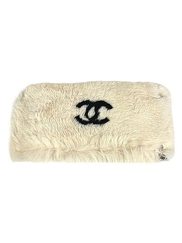 Chanel CHANEL Vintage CC Coco Mark Logo Fur Rabbit Accessory Bangle Bracelet for Men and Women in Black (view 1)